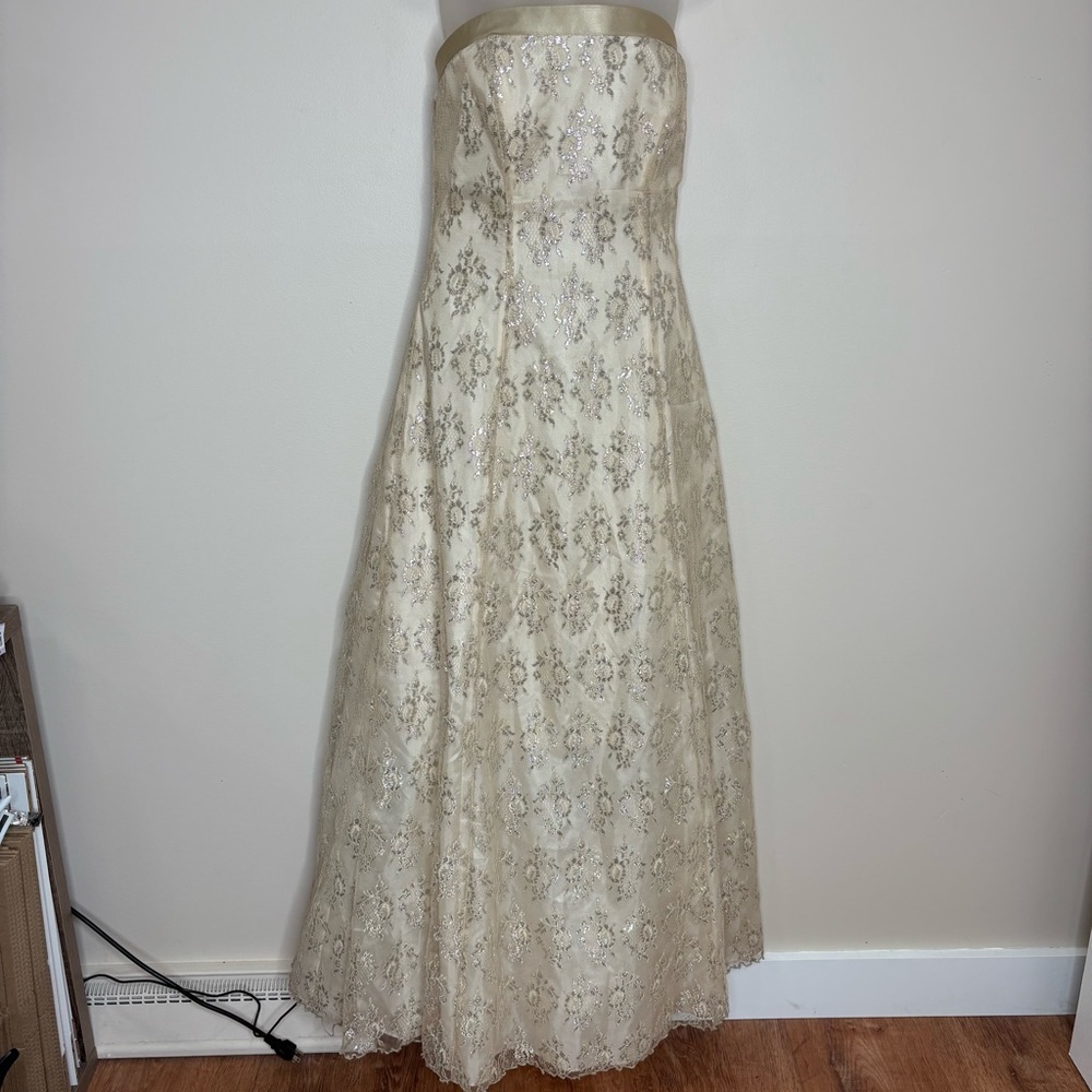 Jump vintage Y2K Gown Maxi Dress Back Lace up Floral Lace Ivory gold  size 7/8
